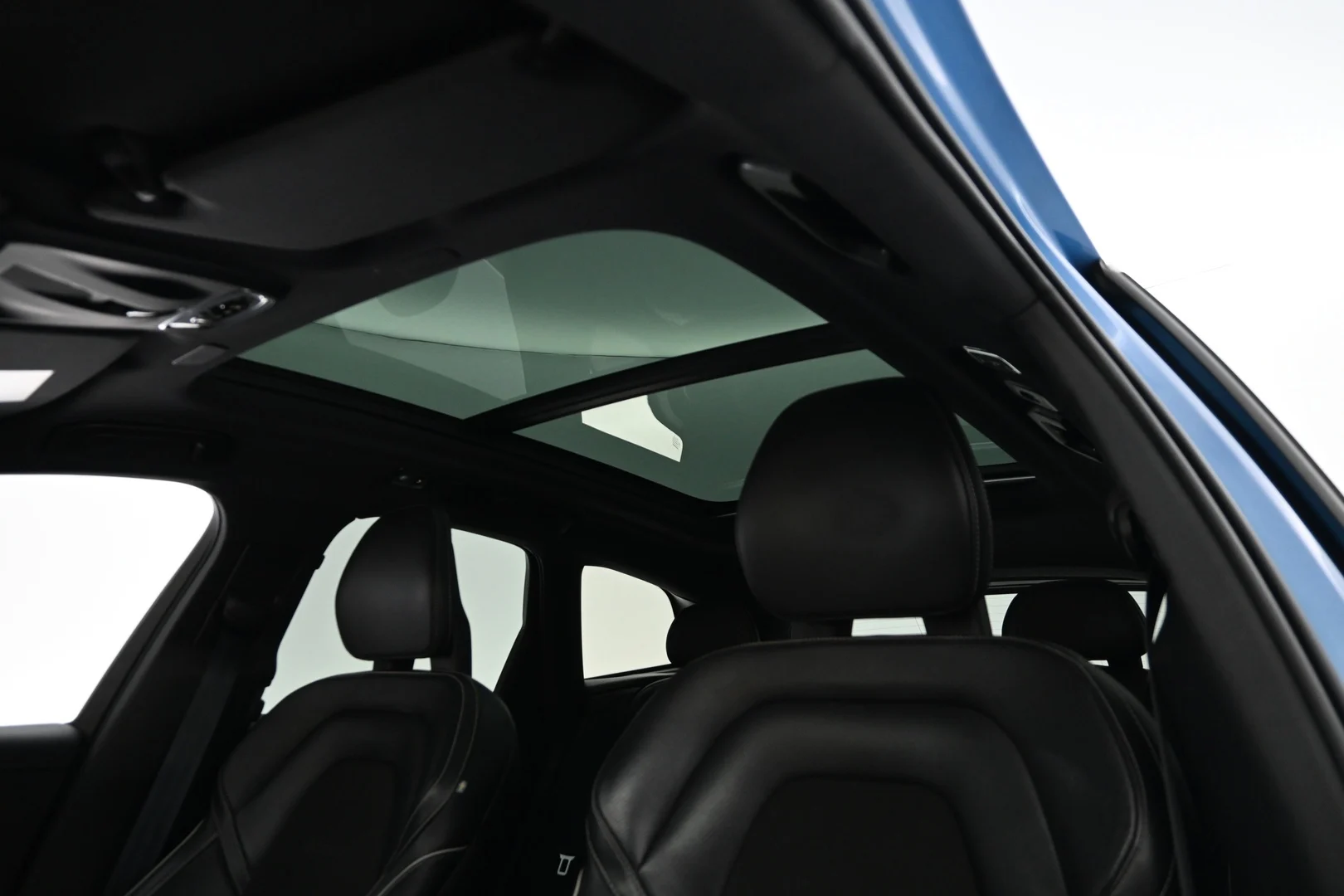 Car Image - 14n318GXdBDl7DXyebkJRJ