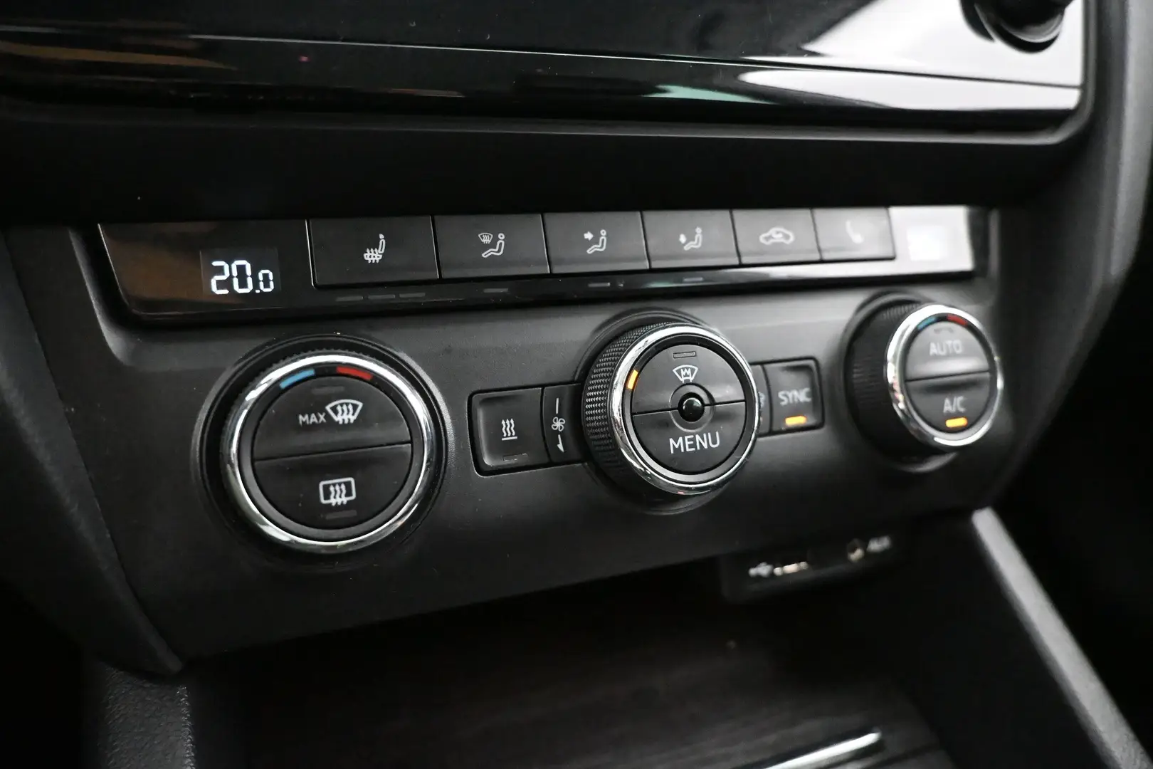 Car Image - 4E8UZeSECFeKmjN55c1yDm