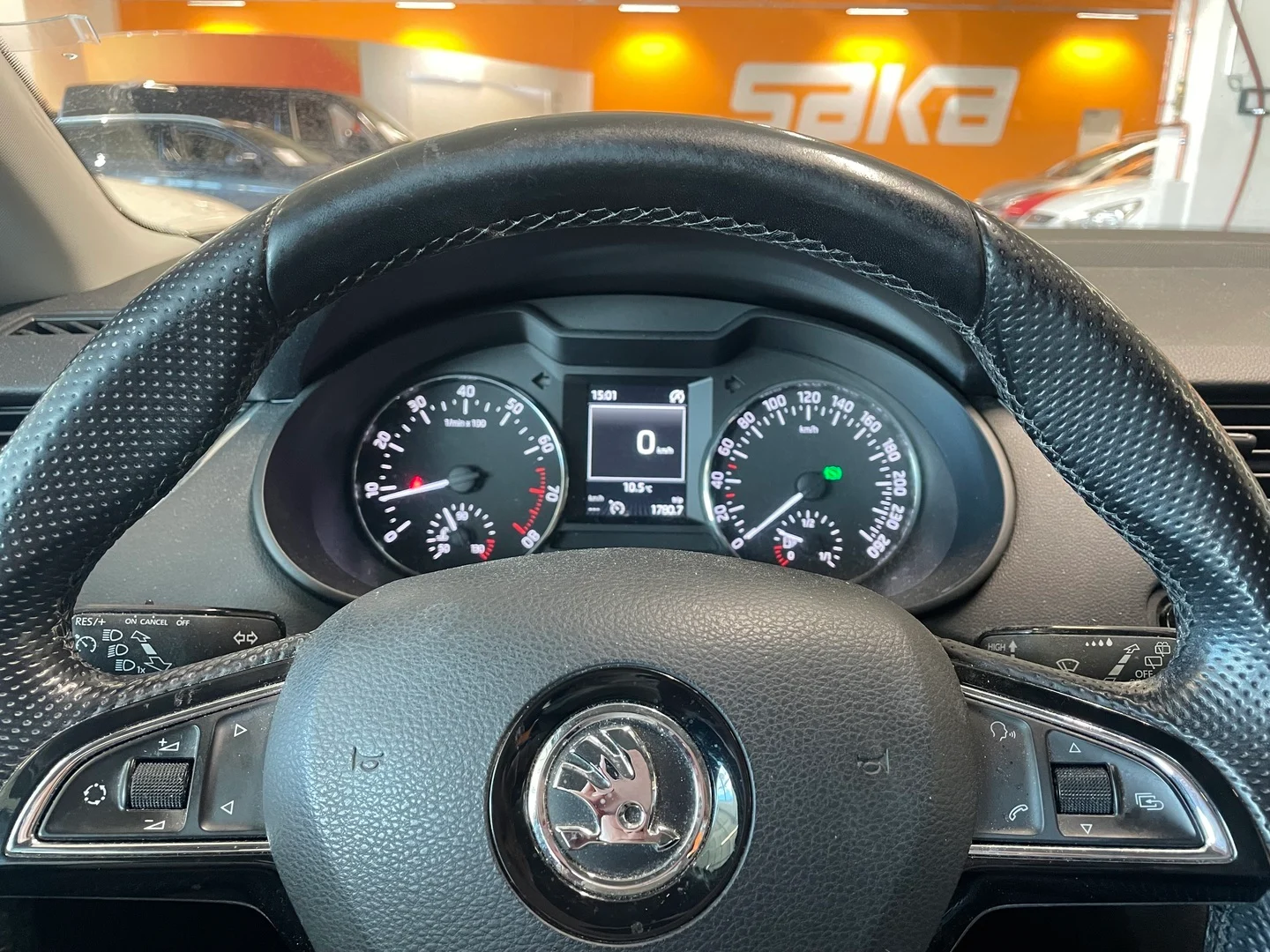 Car Image - 1GebavLqo5kndAcIWuF0C8