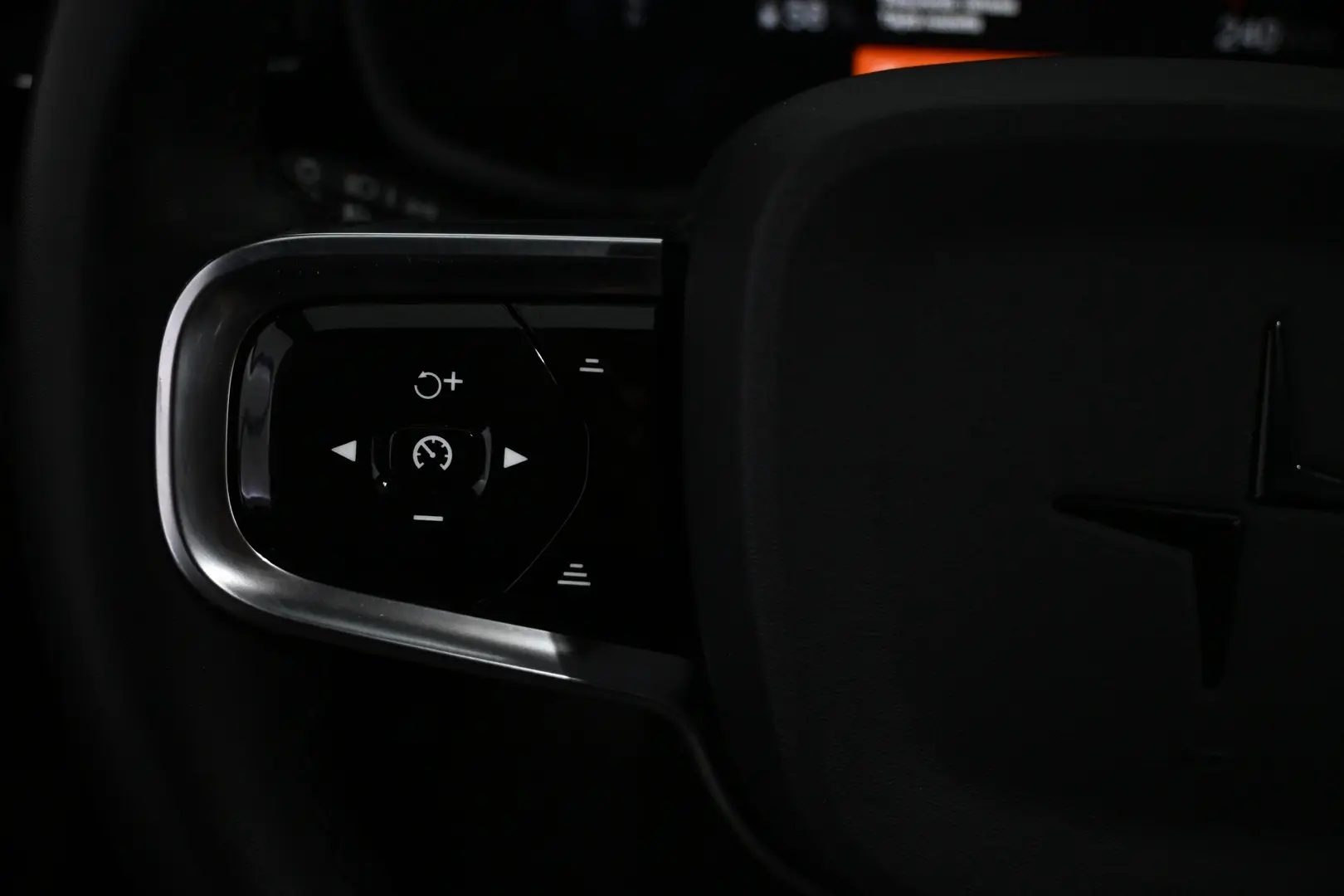 Car Image - 4I2KUS3kYxvm9J5lK5CHmW