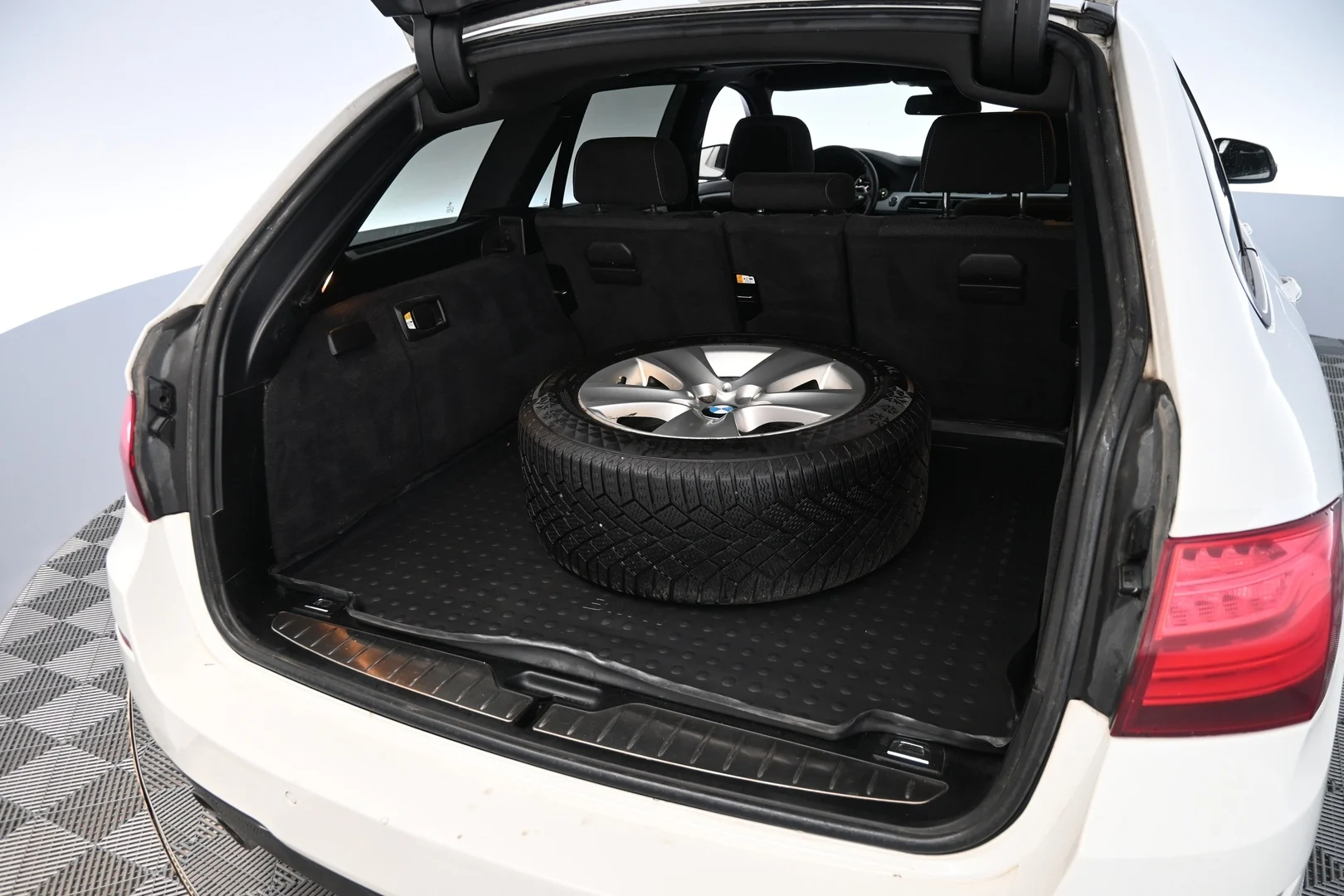 Car Image - 4TCllK5PK1Y8XDbf34SoR3