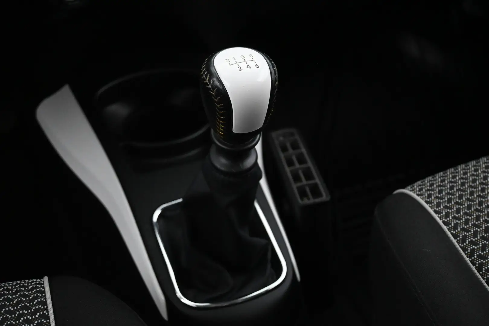 Car Image - 73x0fcfKm9sH7D4s3JQX7m