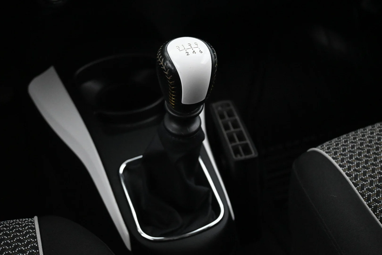 Car Image - 73x0fcfKm9sH7D4s3JQX7m