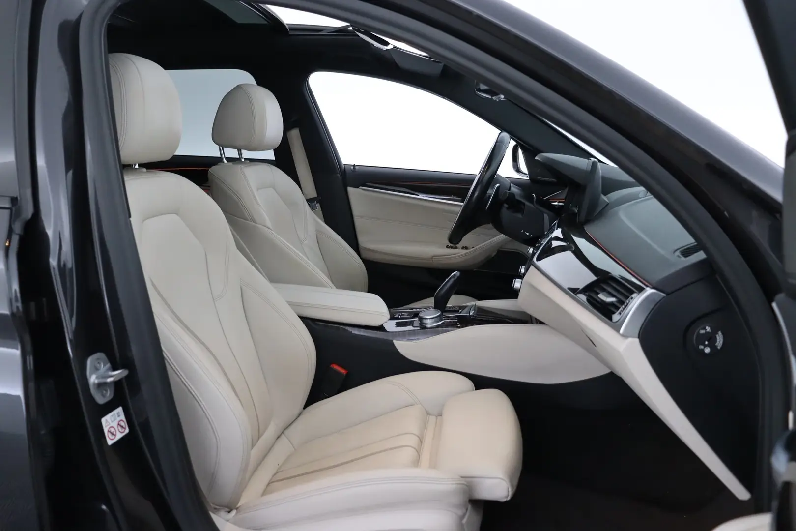 Car Image - 1RGHoL4av30gUcMSEWpxLq