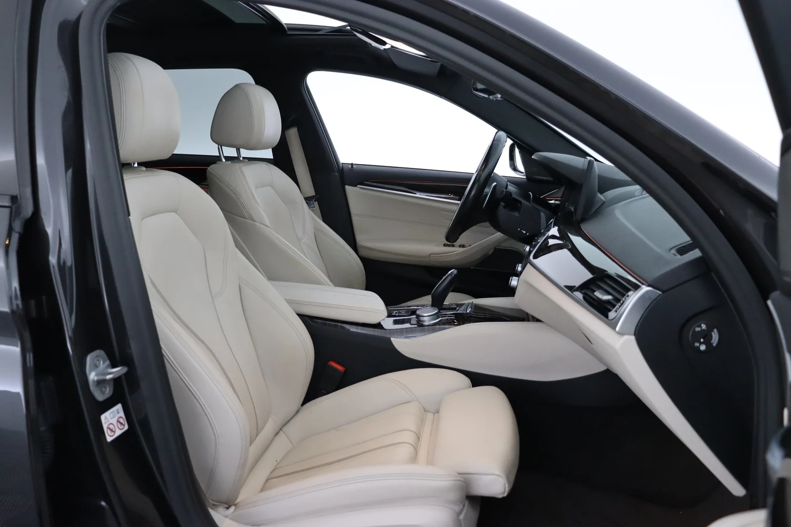 Car Image - 1RGHoL4av30gUcMSEWpxLq