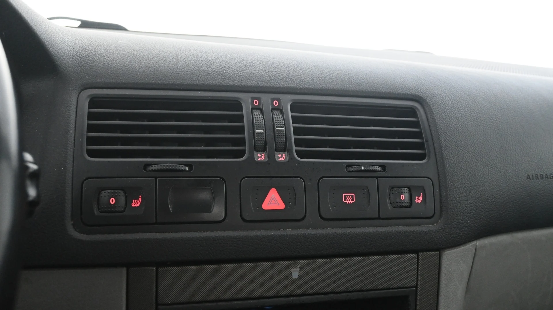 Car Image - 17iS8os97AVKKwnXeMM73D
