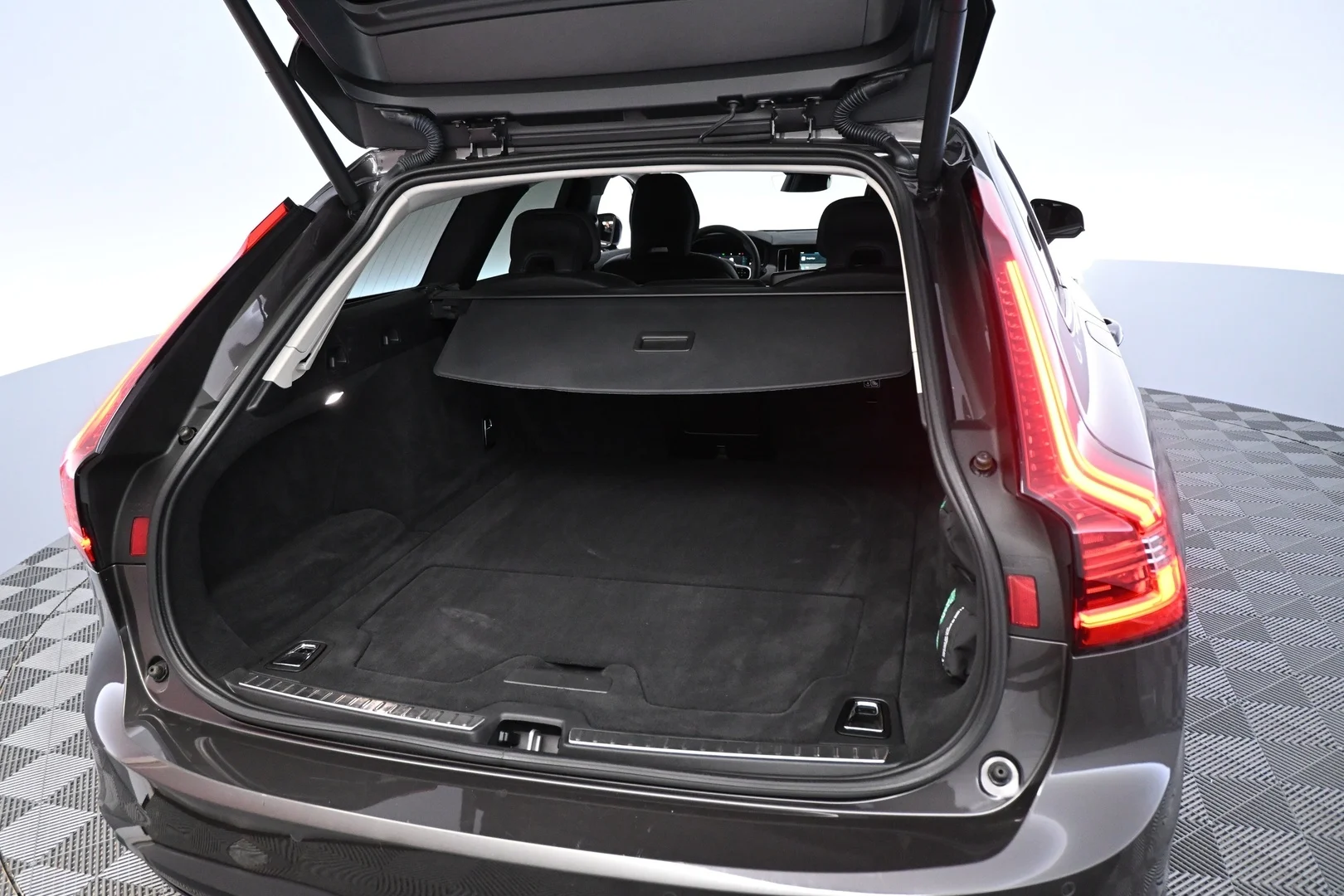 Car Image - 19woaeuM0PEneIt0Wjvo3B