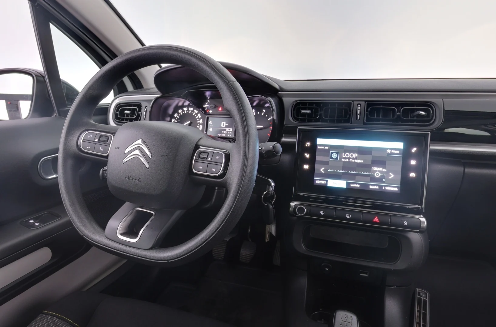 Car Image - 74ENhmoLEev94zwLShDzb1