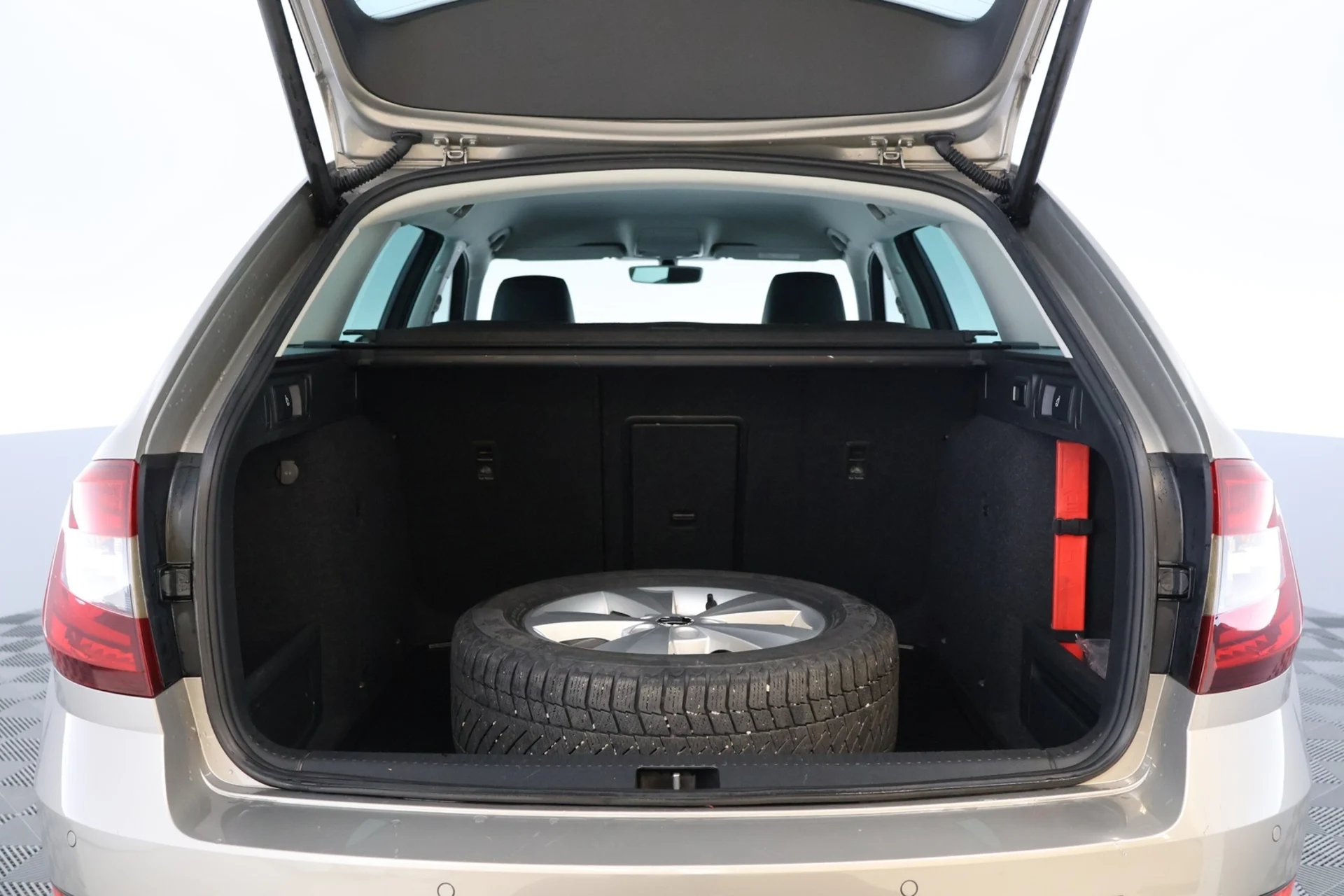 Car Image - 7CGKYQNBXws772w2aOPKKd