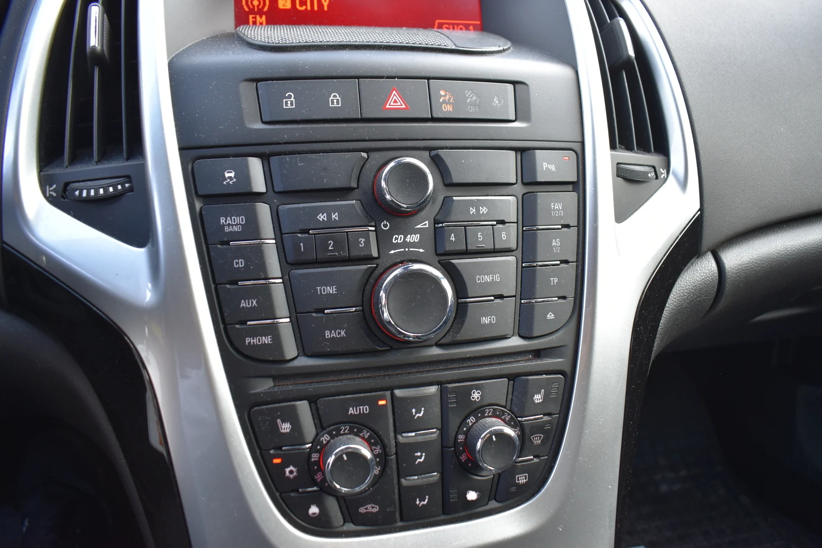 Car Image - CNOsz2BB83svA4UknVfc2