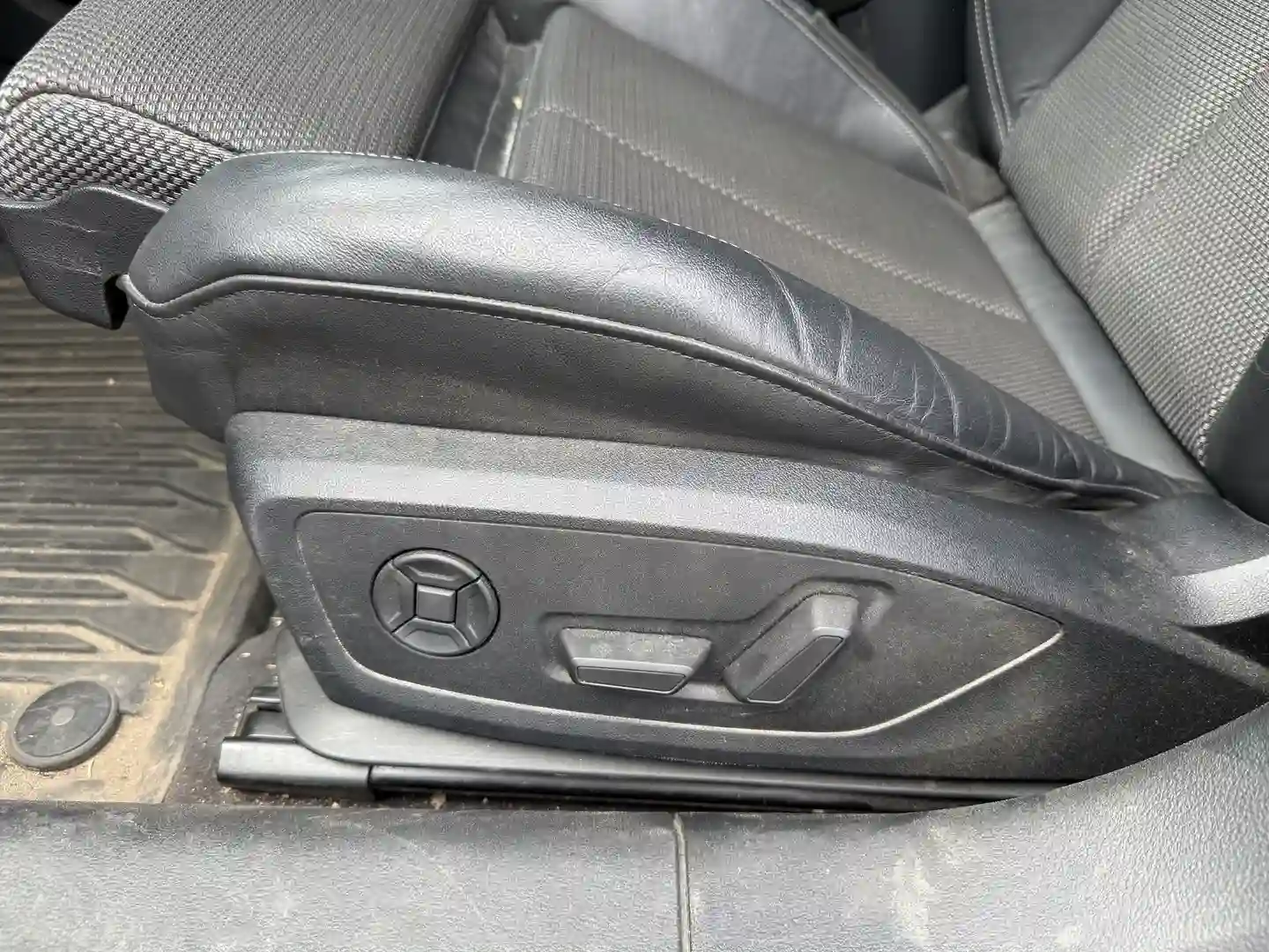 Car Image - 1UOyN37Tip0GkfGcEMg3W9