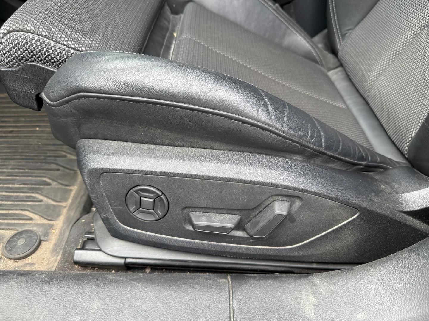 Car Image - 1UOyN37Tip0GkfGcEMg3W9