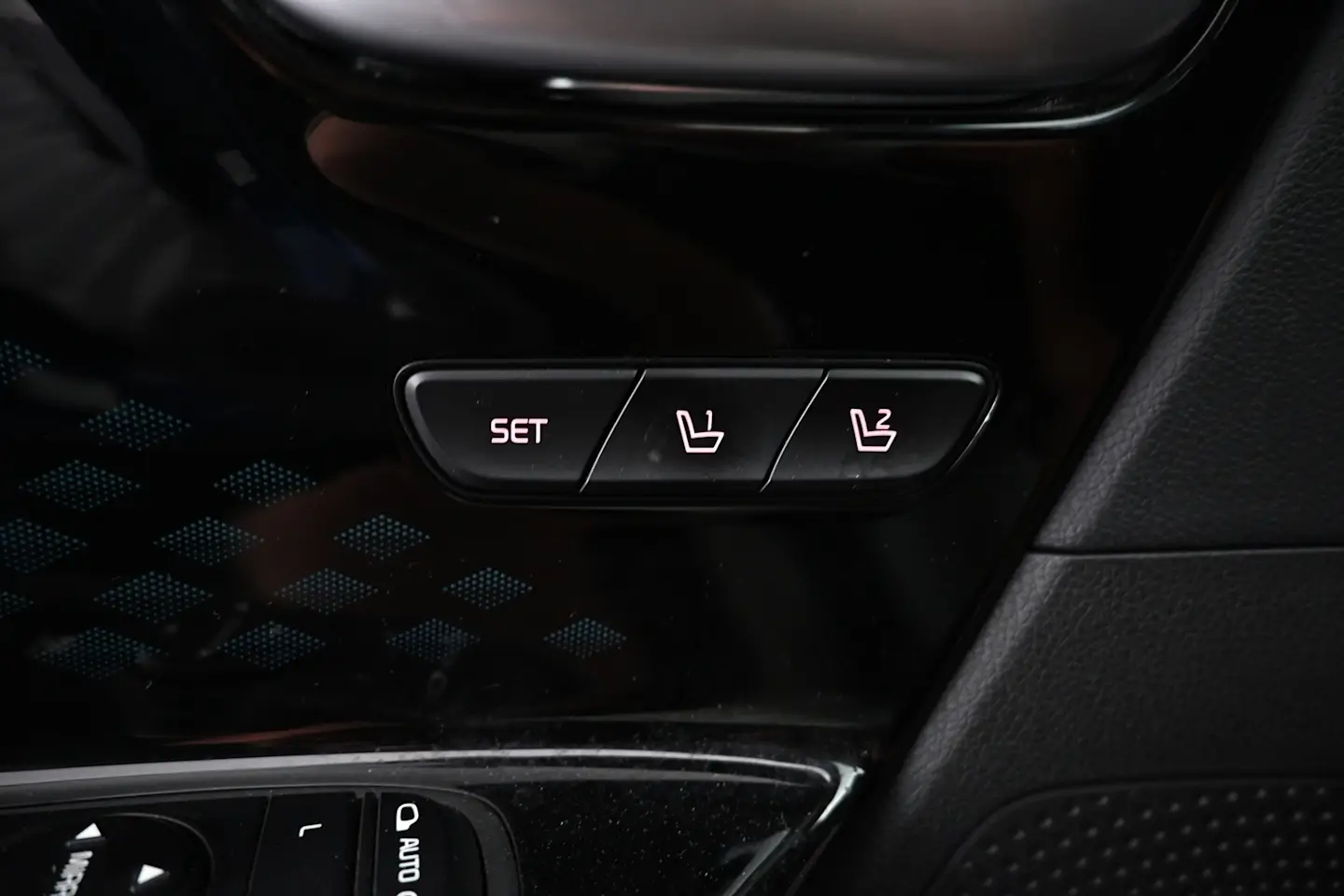 Car Image - 3EVwIK9XRqjoLwlmqSEWQ4