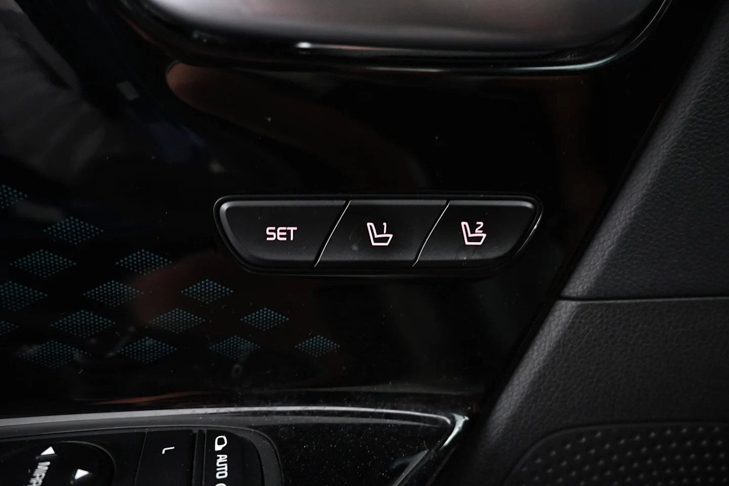 Car Image - 3EVwIK9XRqjoLwlmqSEWQ4