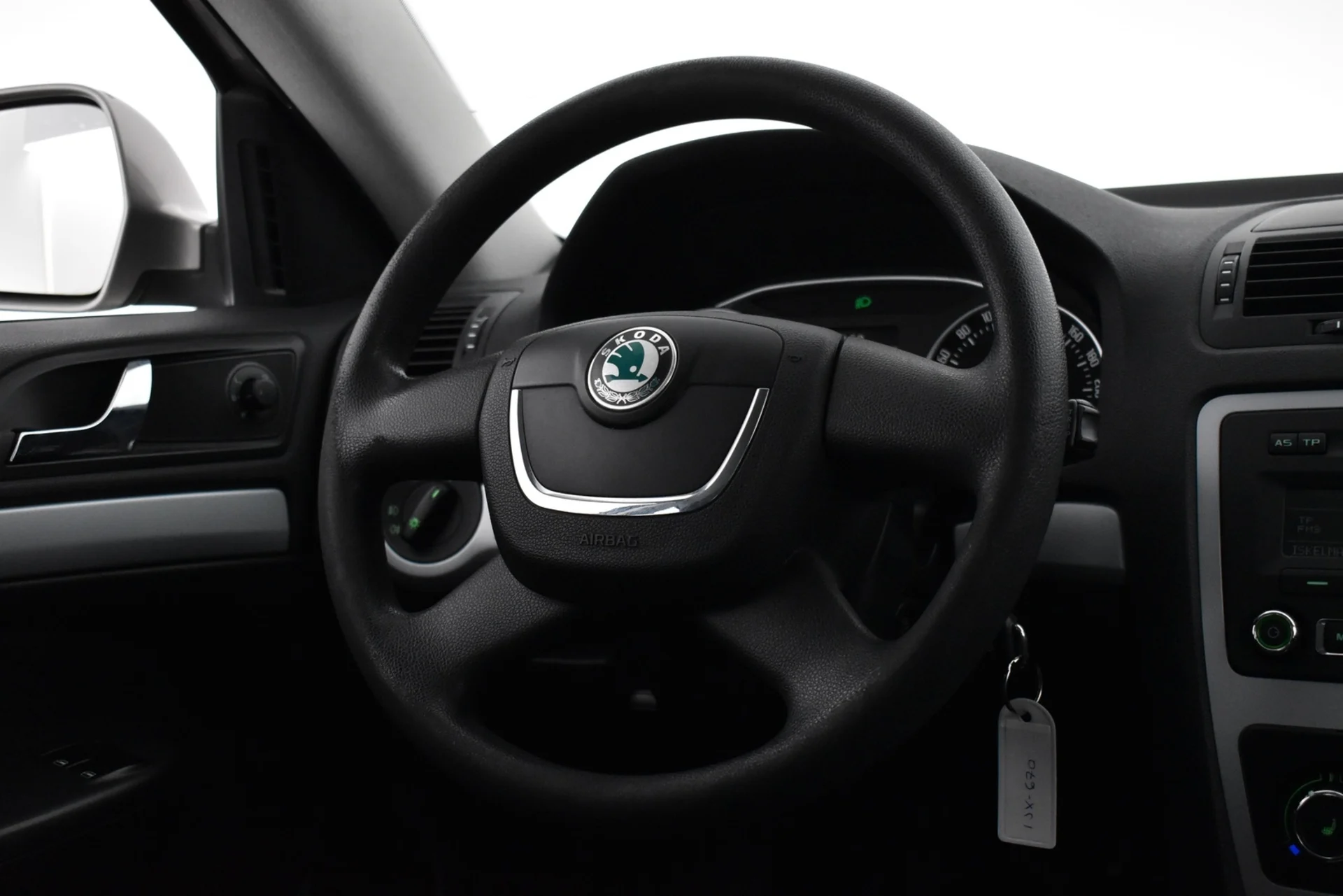 Car Image - 3fK1o6EmN59QyoxW0ZczVF