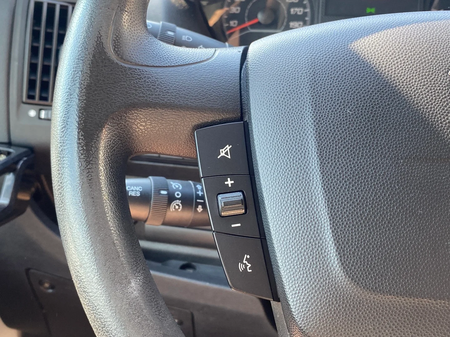 Car Image - 6YYblohDGUN8Q8cFMbiOth