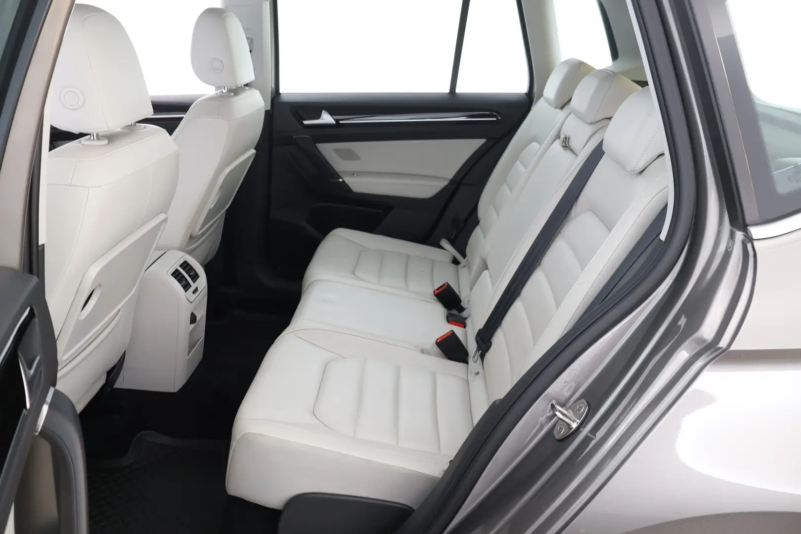 Car Image - 3pollbI9ZF05BTrbwKdpaO