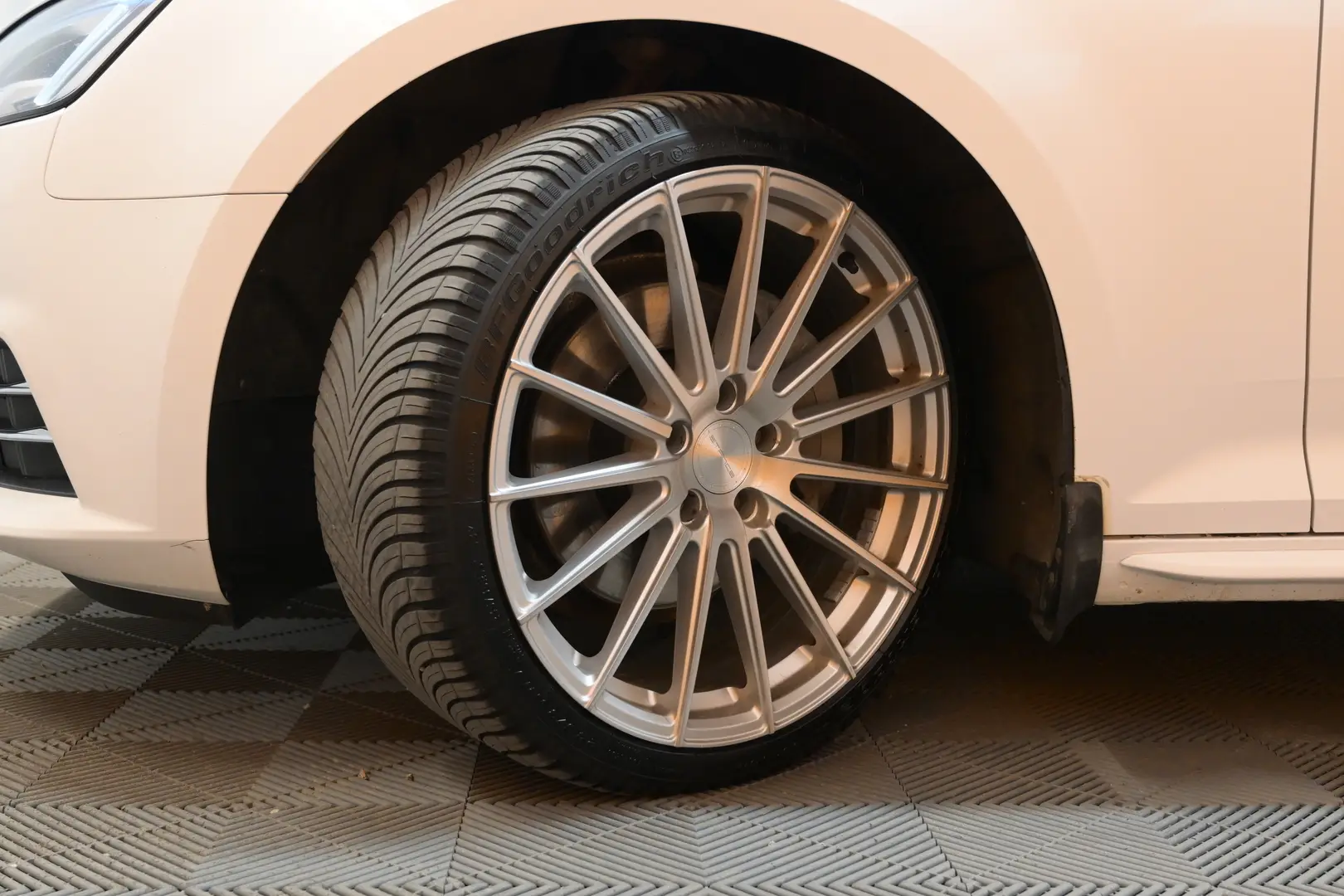 Car Image - 3j81tjdxDTGsrvVX7UQhil