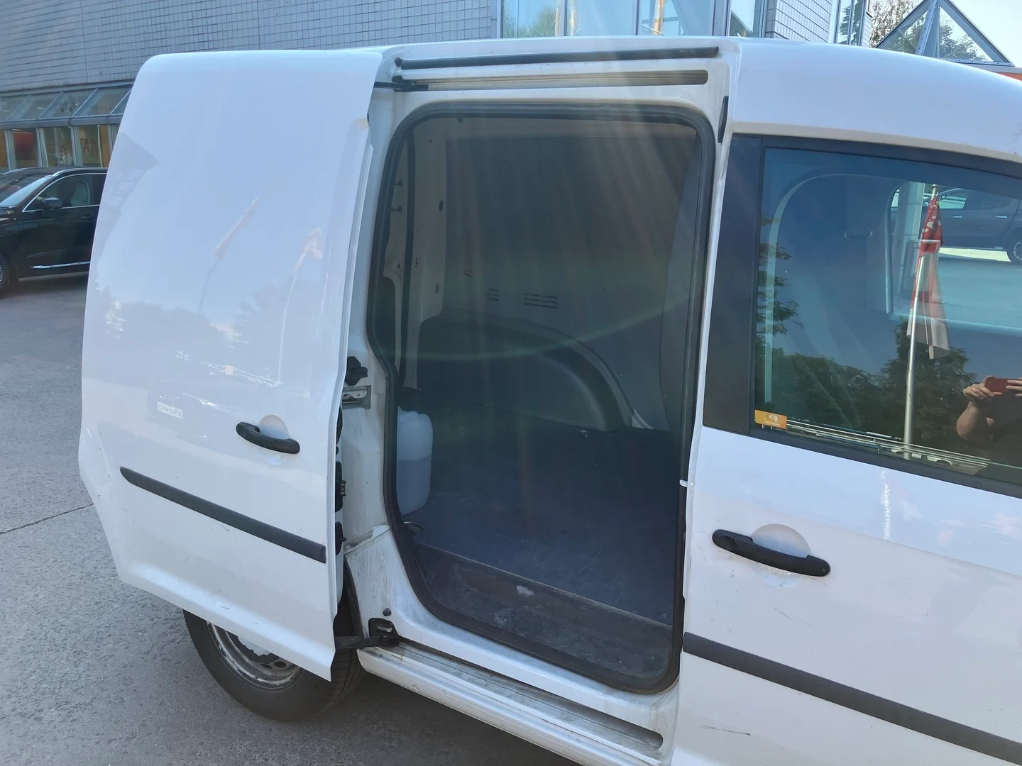 Car Image - 2U7DhF2ATHft33VG1u35cE