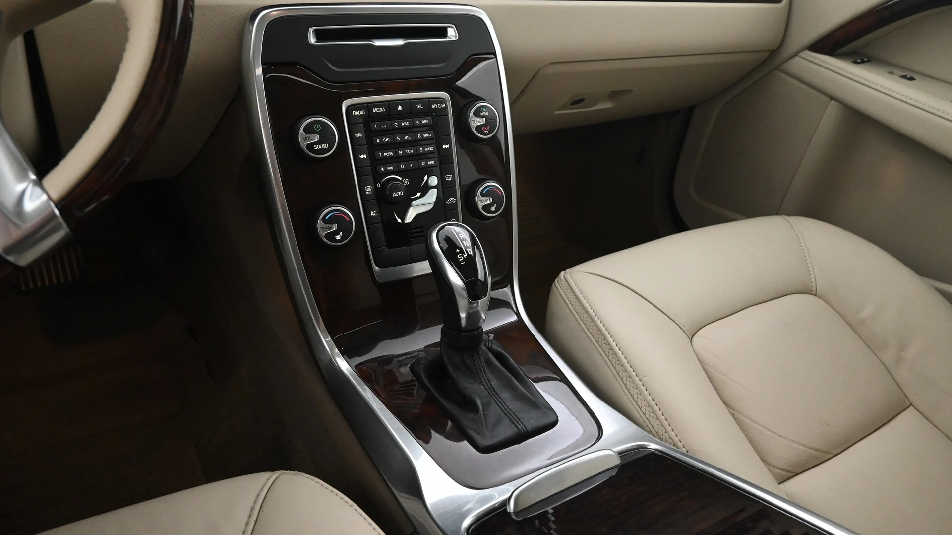 Car Image - 4c9DYHGCBFDJ7GcaUwdlZr