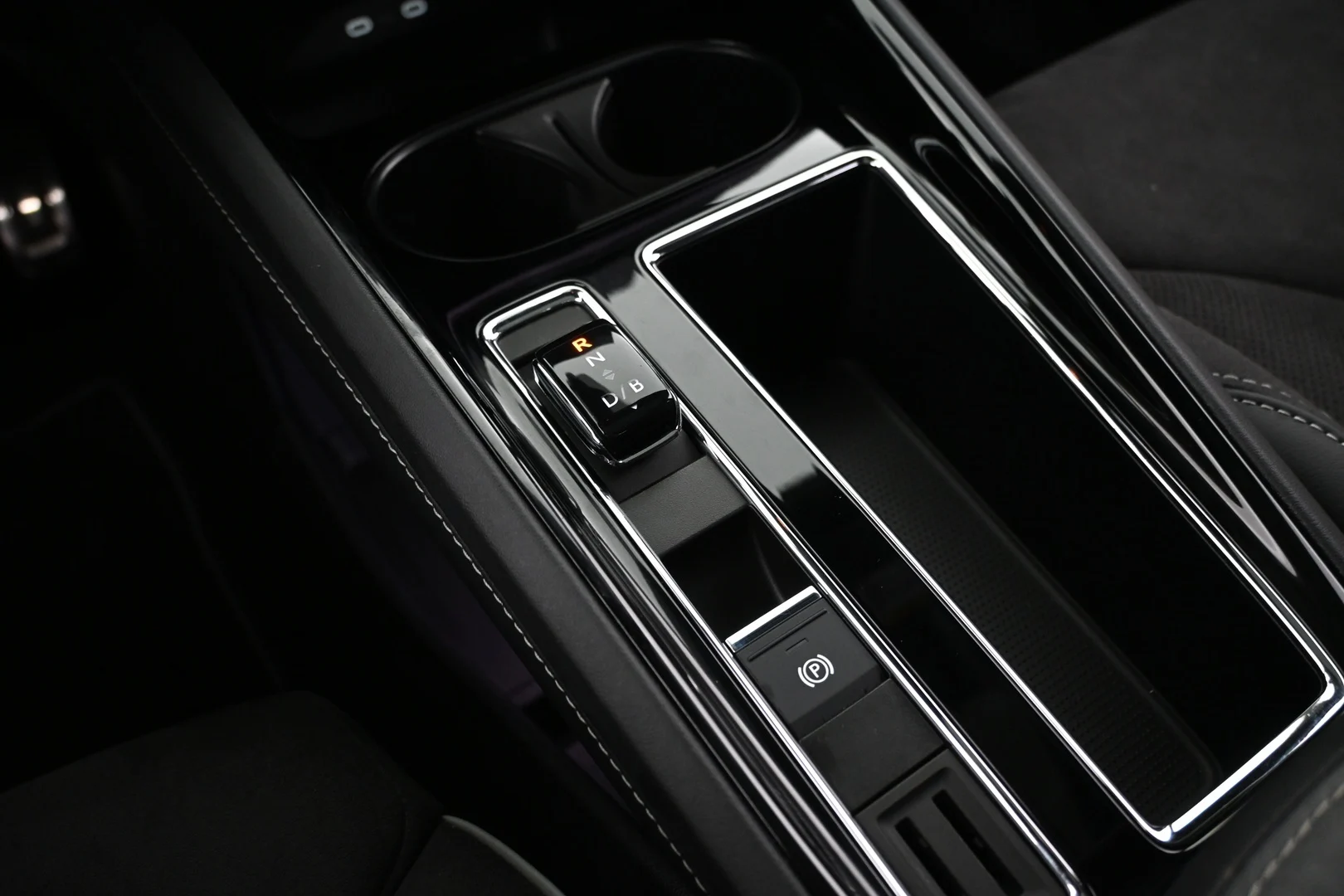 Car Image - 3P7G82Ki1Oln7hcNLumErz