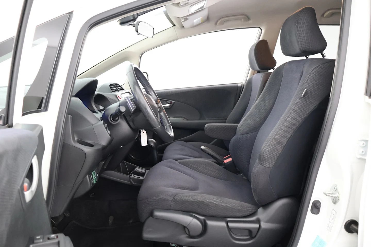 Car Image - 73K3Y8fbcHvEEMhZB69UXJ