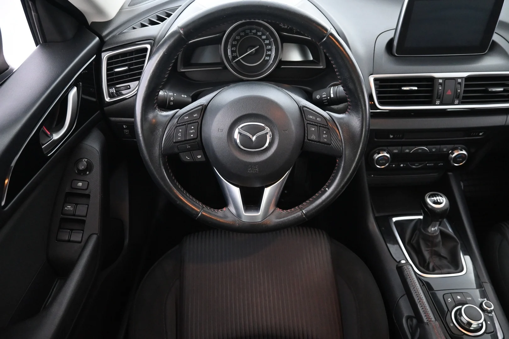 Car Image - 5XZ61VzRzzrrAW4xg8Z0GN