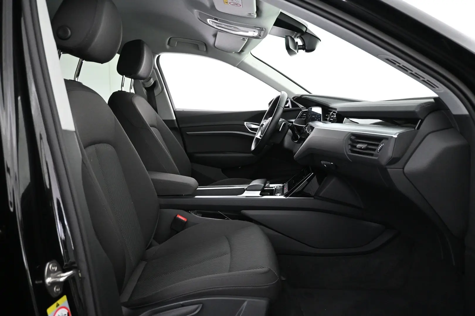 Car Image - 1mAQh5BRQZ33EZxdlqKxU9