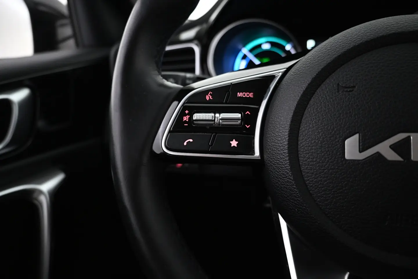 Car Image - 6CXOWXGBLV9FeXclluguZ6