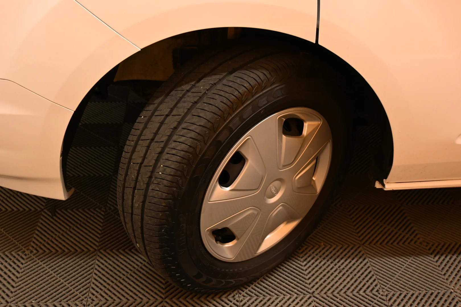 Car Image - Hhse1Nml9vbK4jRyU7K1Z