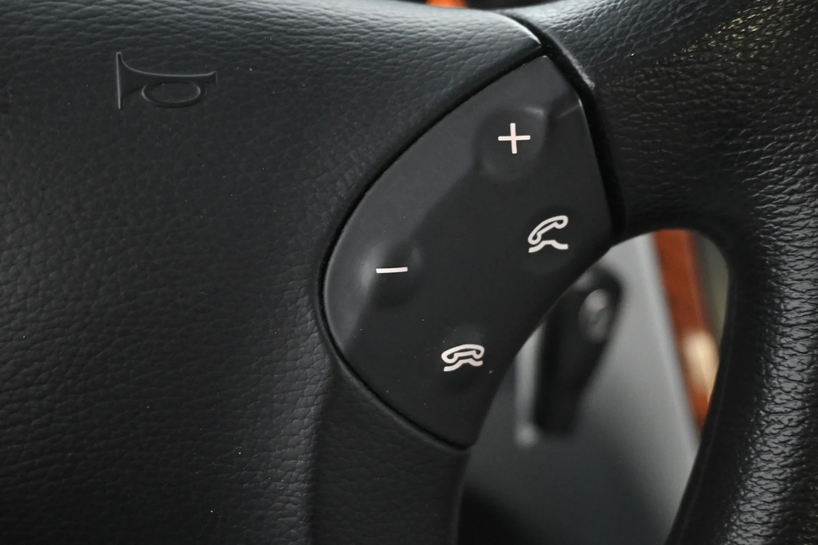Car Image - 4V7nJNrYnd6tFV0SDgCmUy