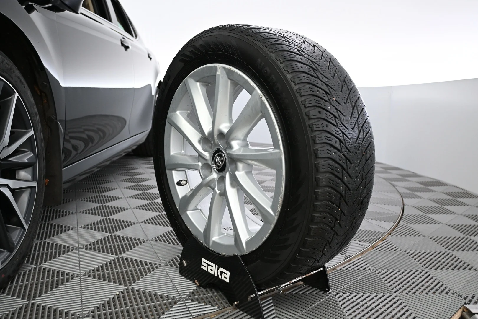 Car Image - 7sxUlBQZxiMihWrfG69N8g