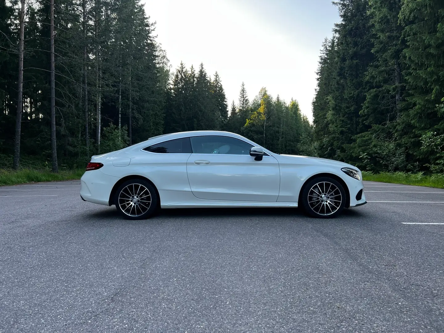 Car Image - m8cba6vv55v4fMtx3KEJe