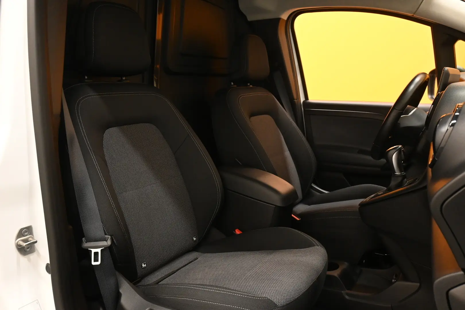 Car Image - 2yBouvQA93CBFYWhFKUwDU