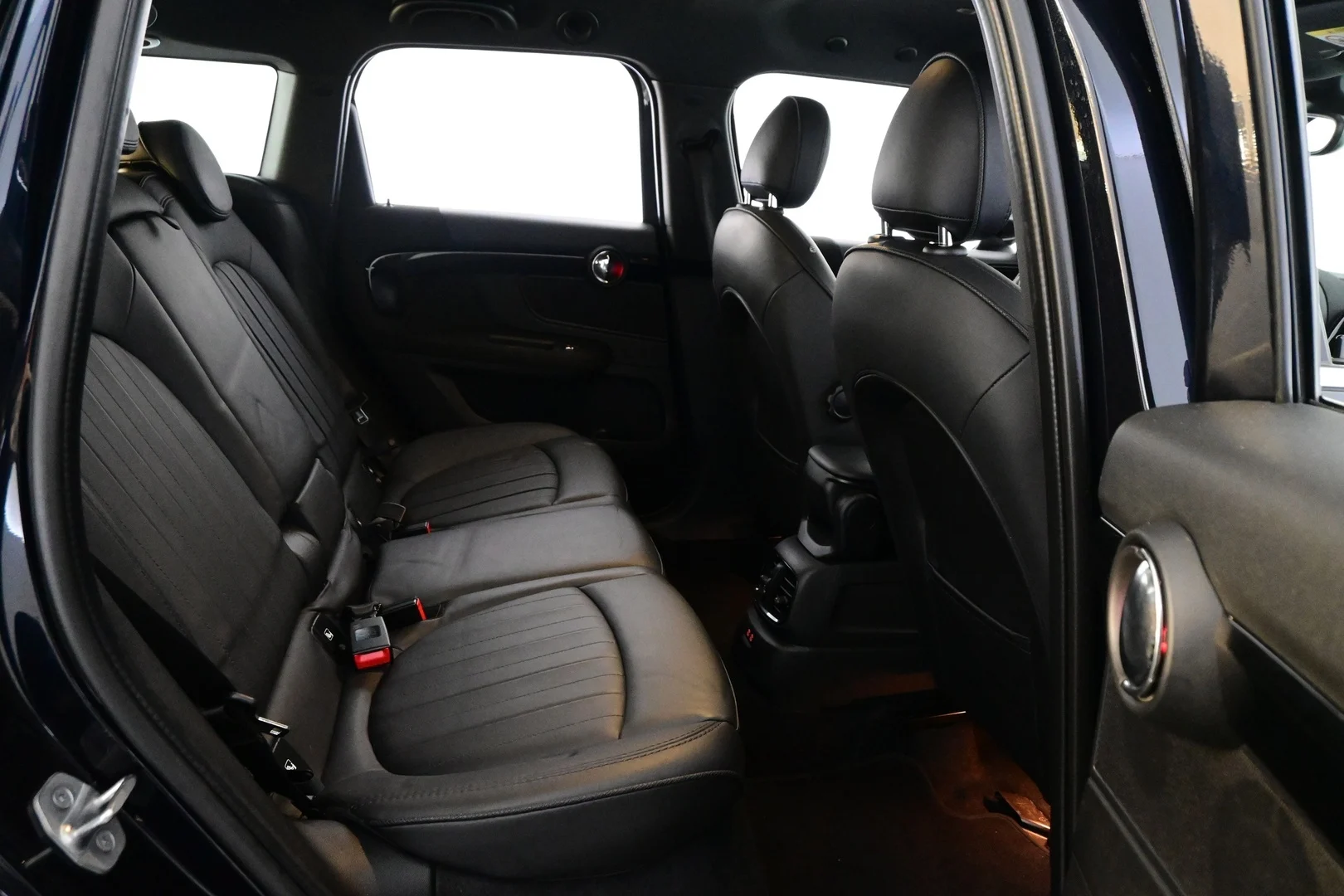 Car Image - 356o103FdQnNXInAAZi7QW