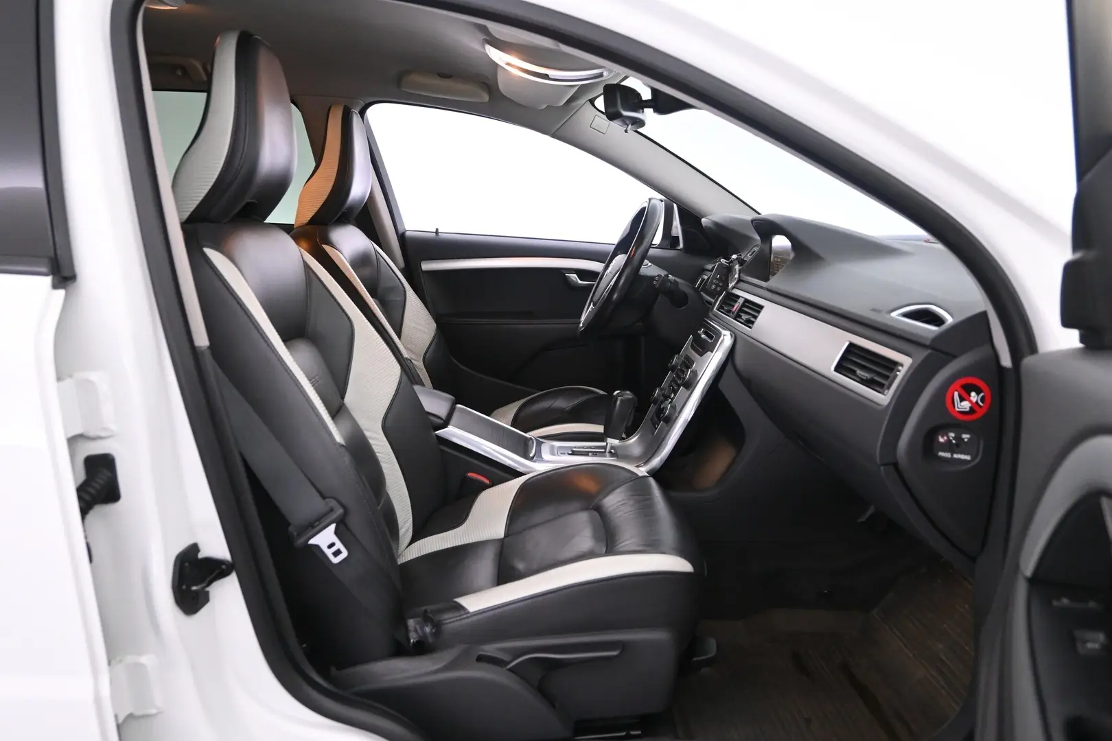 Car Image - 4AaJ5qpeFFk4AWf2ijj7zR