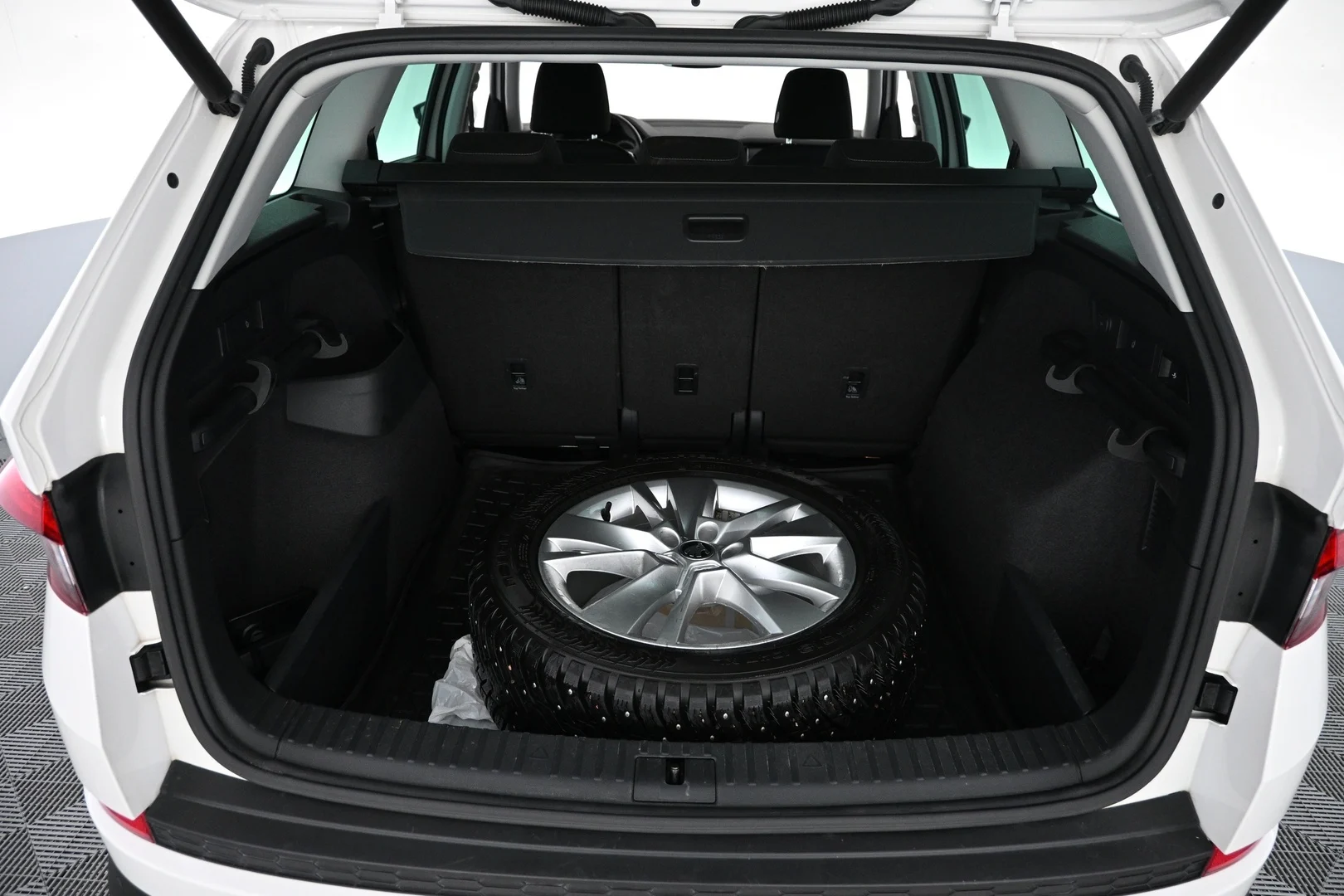 Car Image - 1uvIyXhrzgIc2SwhIRrDkF