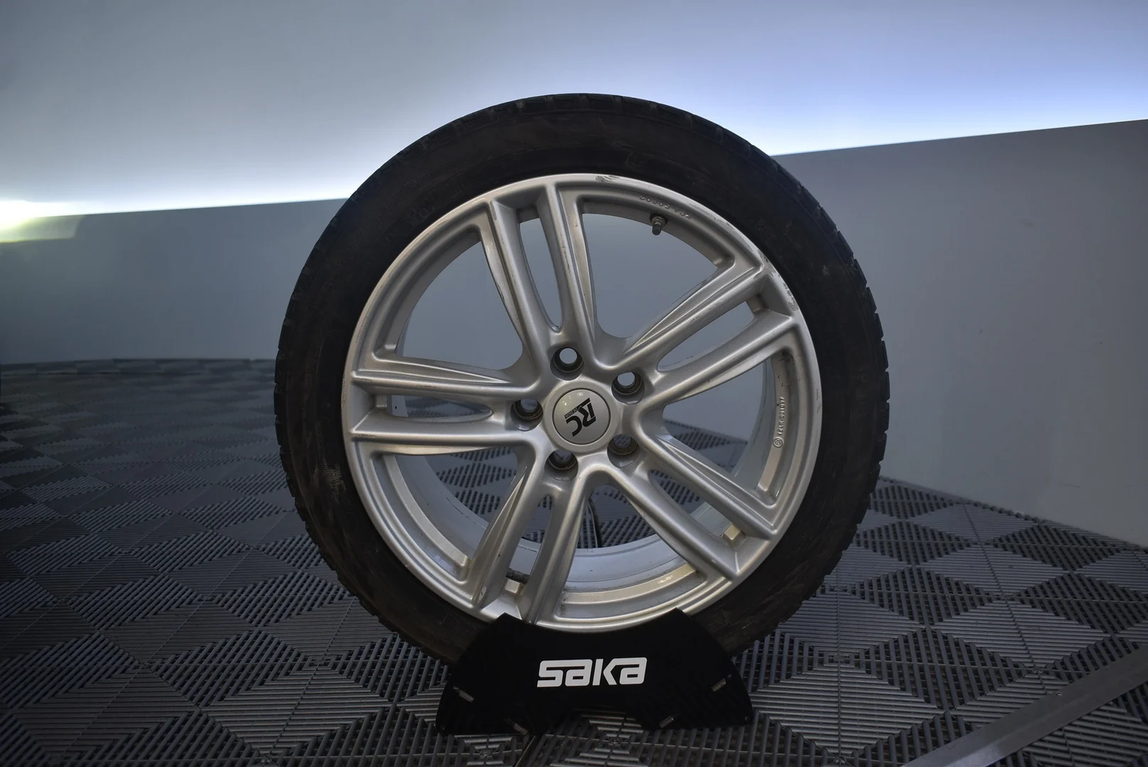 Car Image - EXIhqFwpa6WmRnGrJrTT1