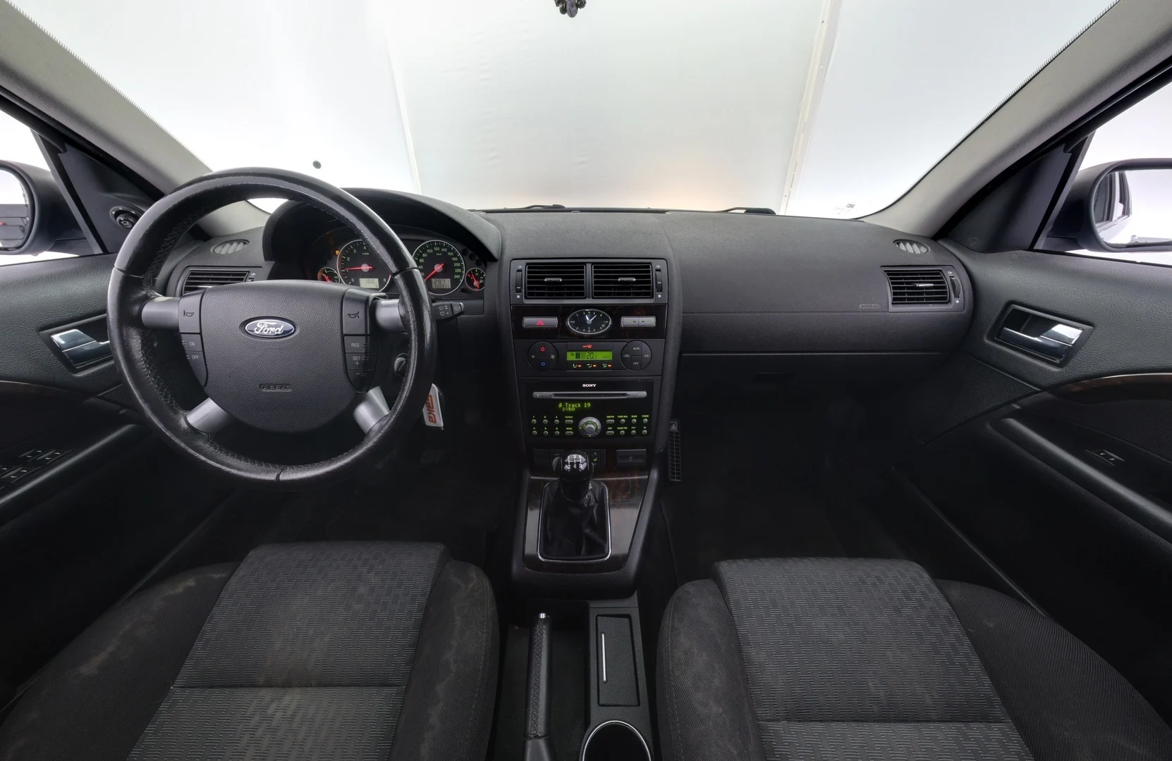 Car Image - 5gAyt9jIobS4YnGhNDXrJE