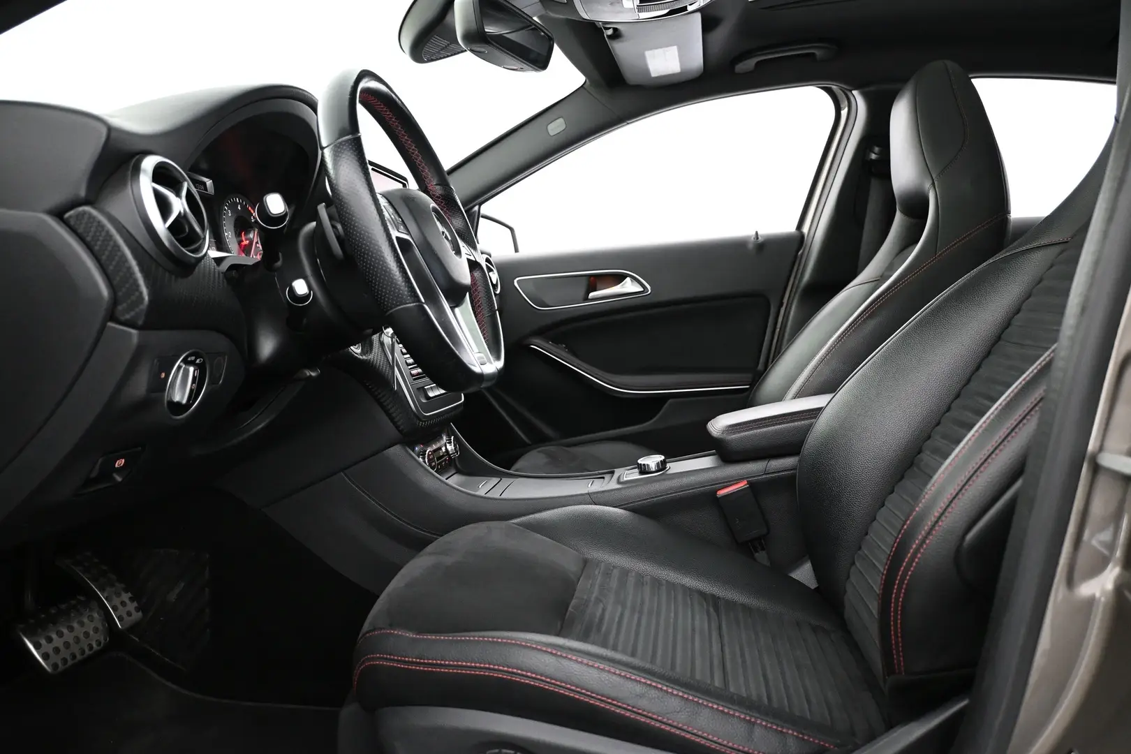 Car Image - VmL7blPMwk2ScW4DVkJGO