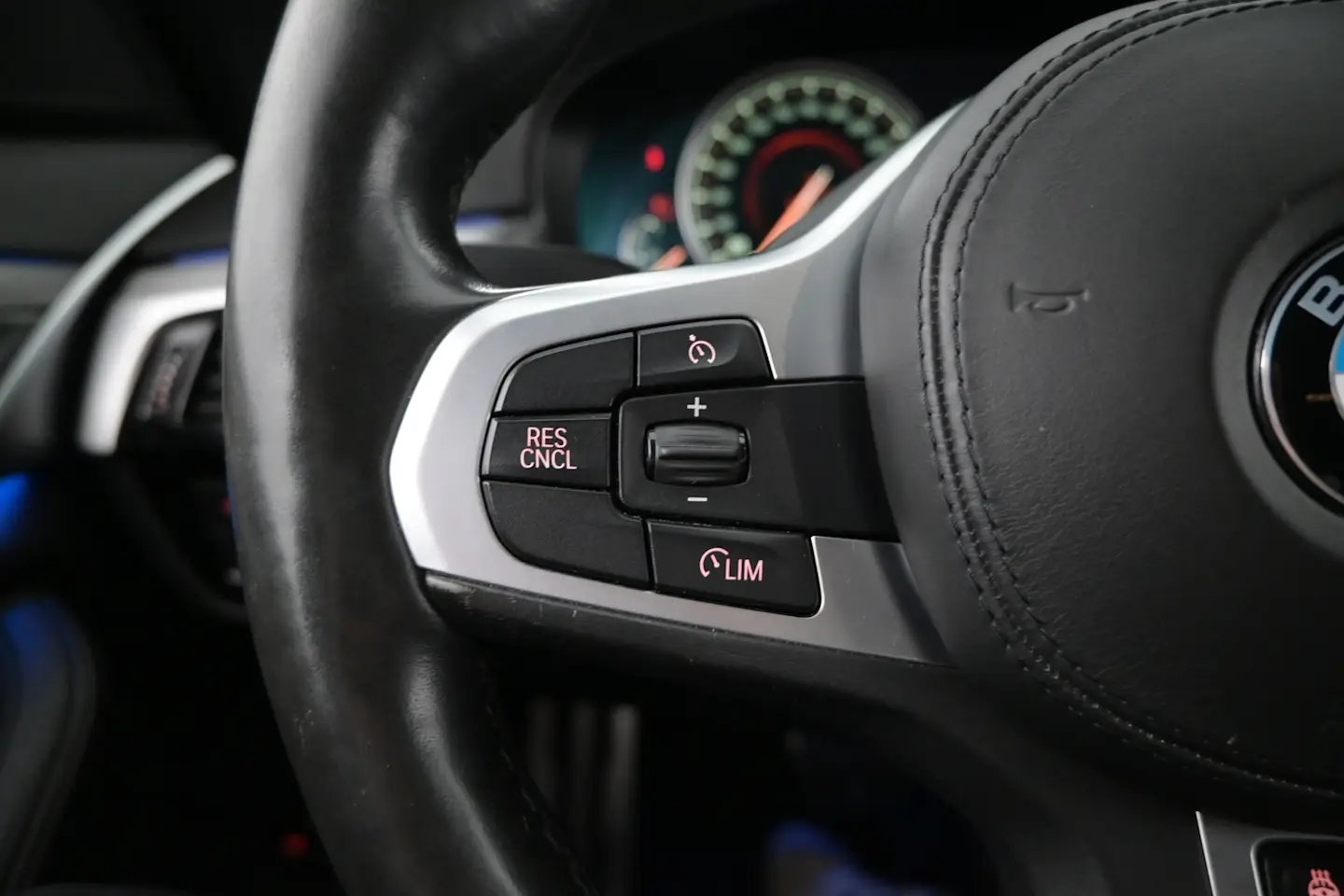Car Image - 2cstSpAzBwdTJZjz5NxGnB