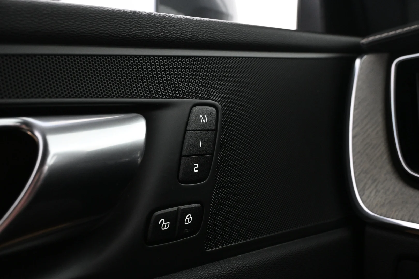Car Image - 6n7DbnnDnJ0HikuwGhZUDe