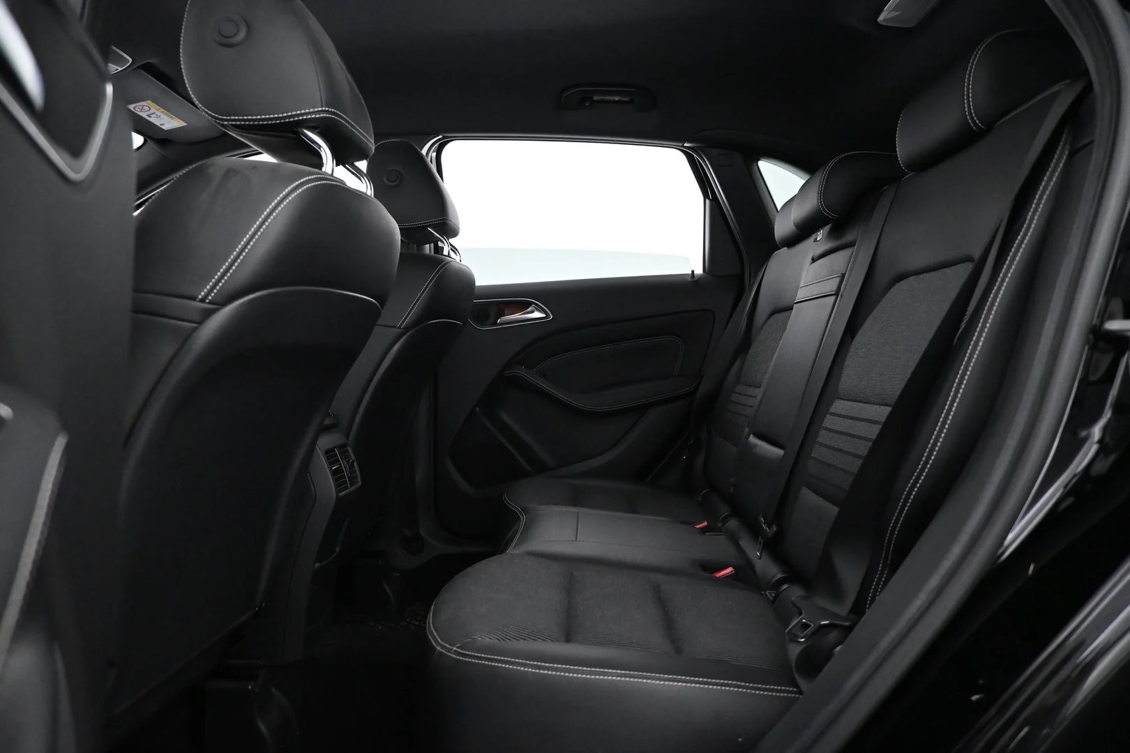 Car Image - vM1Cya0m979Ym4Qgnp8Tx