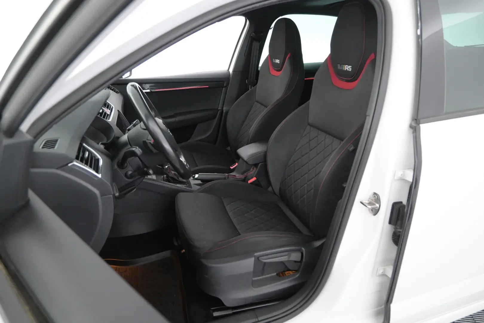 Car Image - 64V3zn5lWc1QItdJFCDJkl
