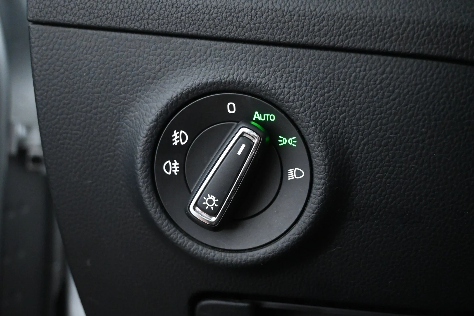 Car Image - gL70p8O1LgRdxLnnQ3AeD