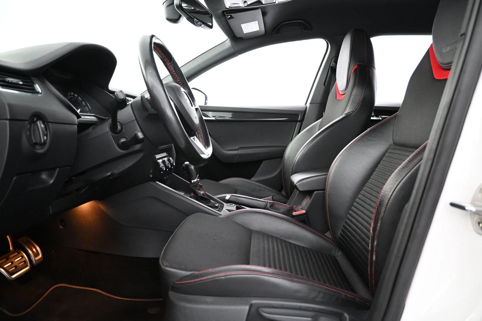 Car Image - A19UcqlAcV44igIqJ5sZL