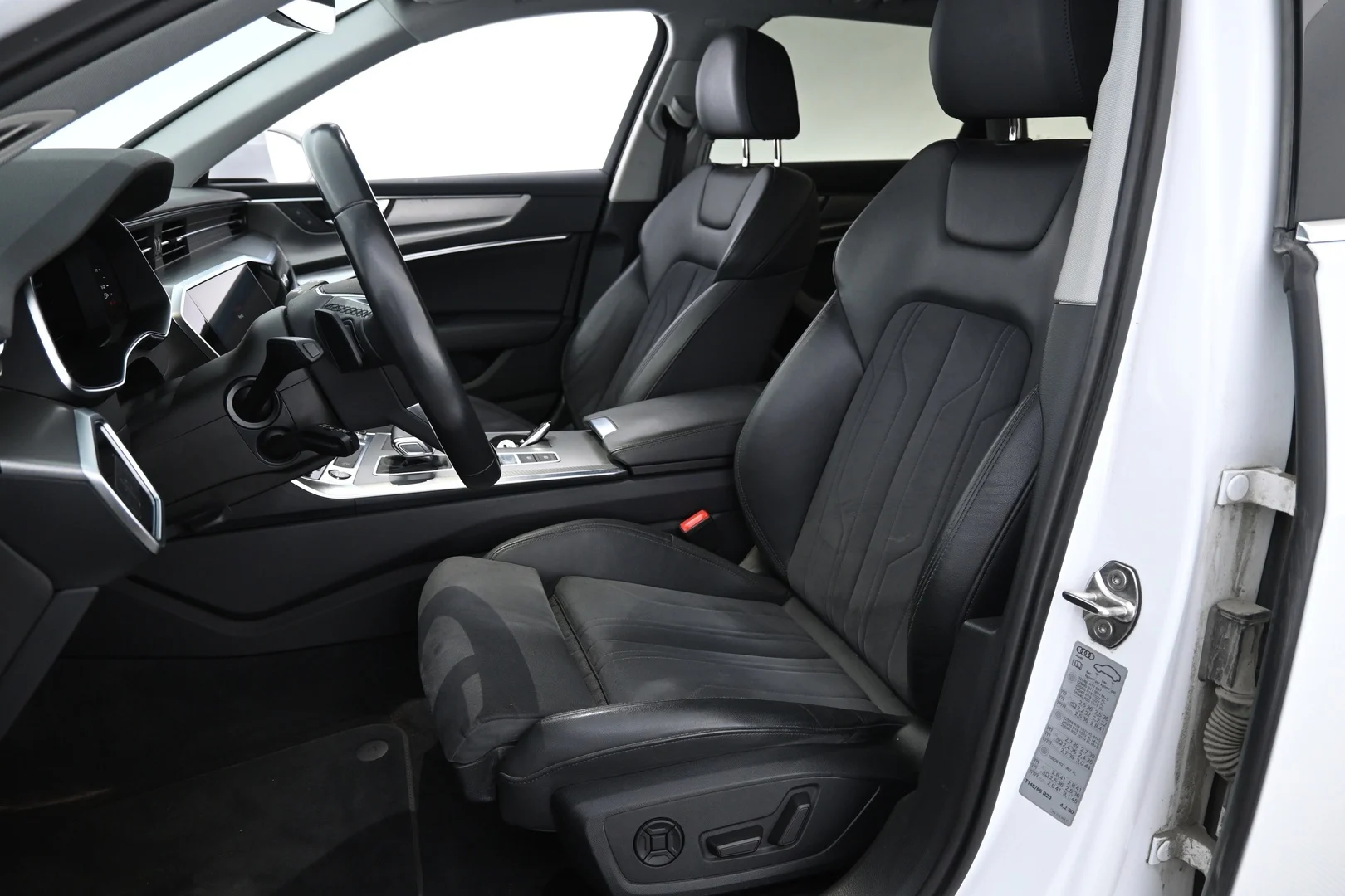 Car Image - 4Oc2hT5qLPFWWkIOxfD4Rr