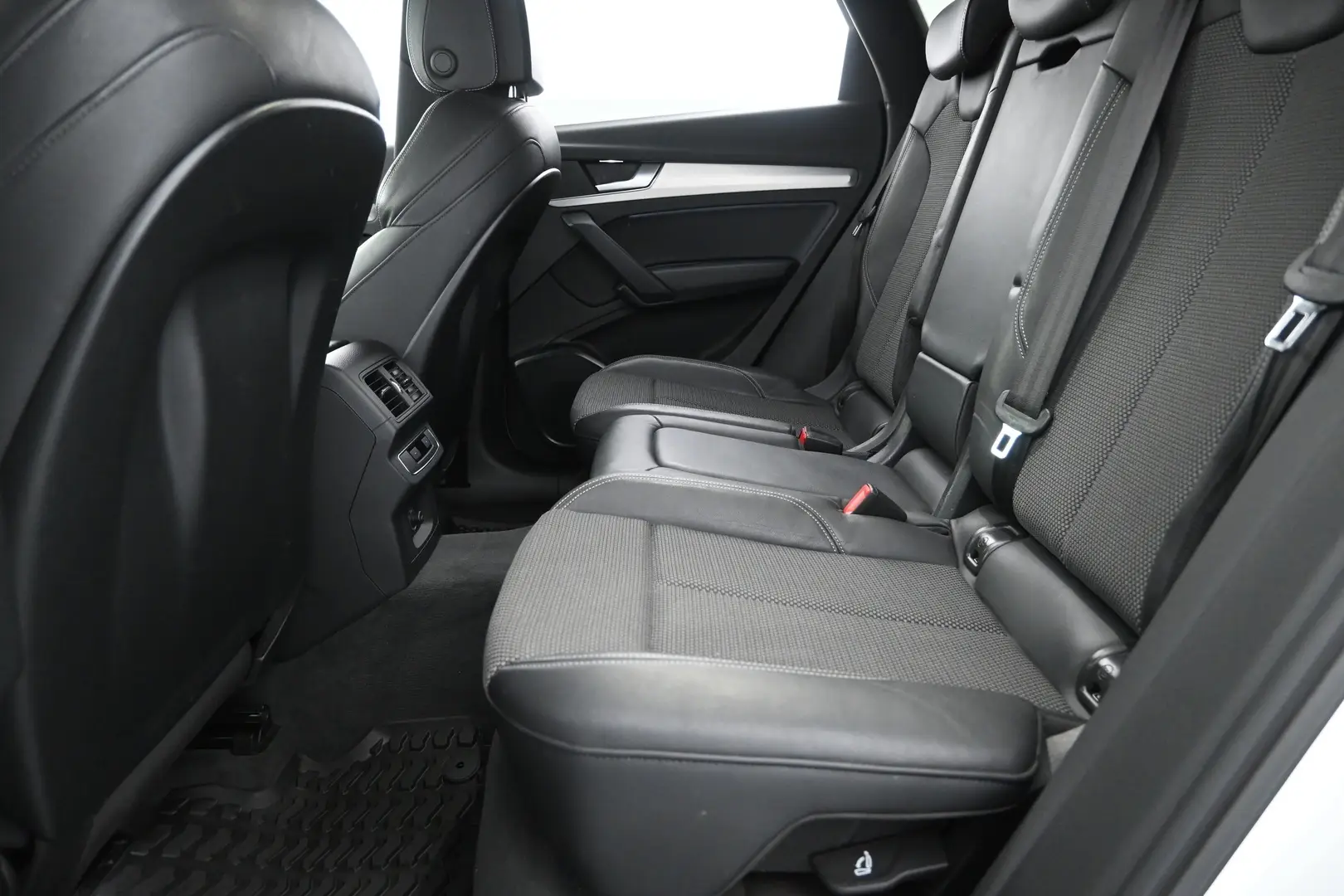 Car Image - 5HFaxue9MR8S0UvWiioC2T