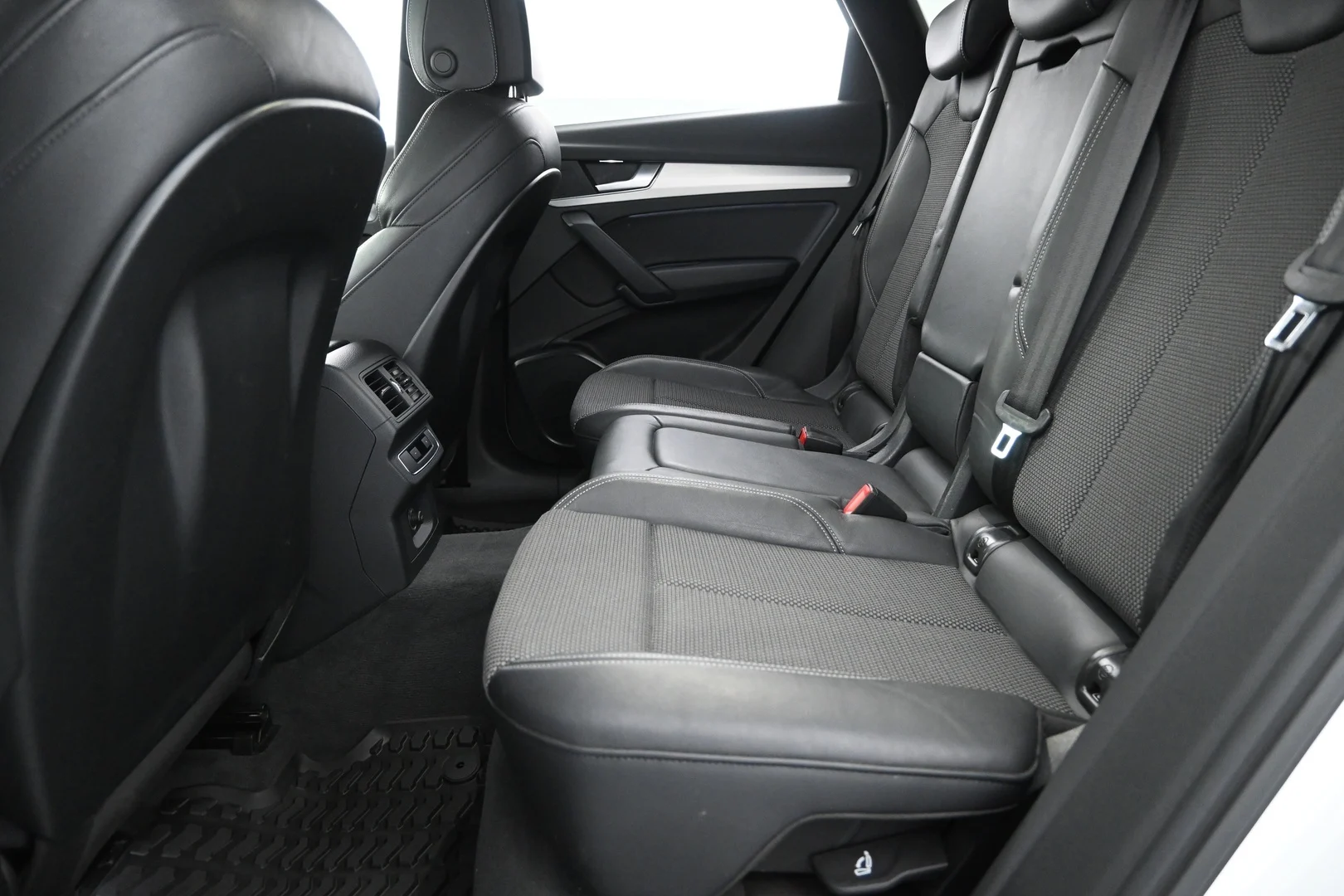 Car Image - 5HFaxue9MR8S0UvWiioC2T