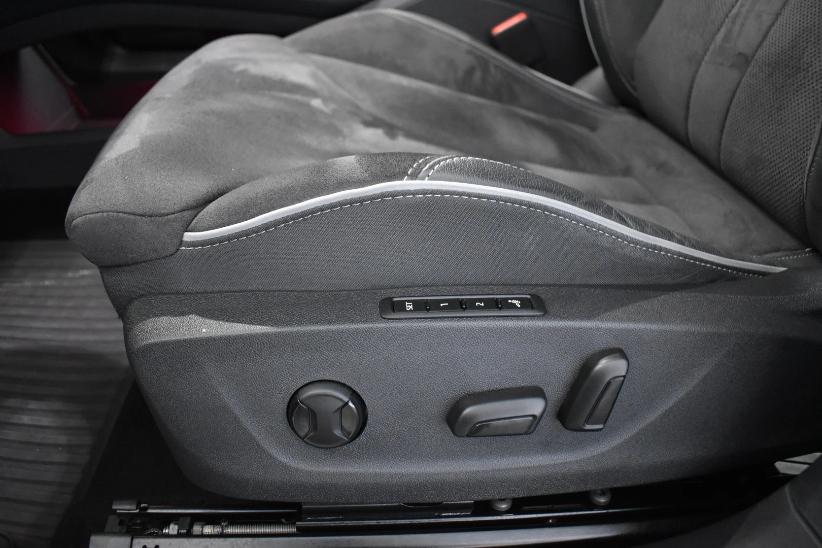 Car Image - 4VWkPvN1f0ggffHY2j6wqB
